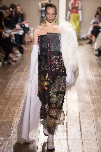 Look 18